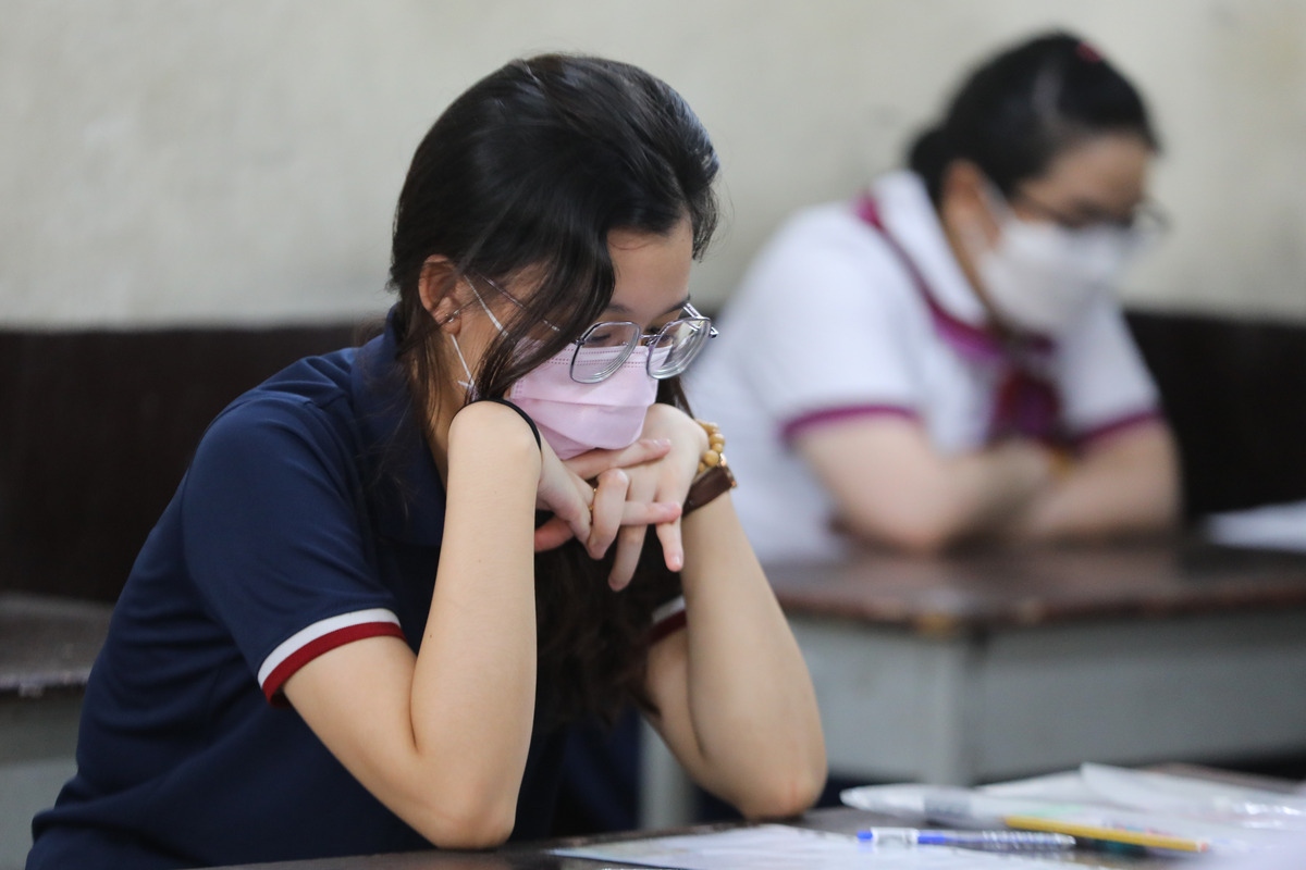 Con gái học đến năm 3 đại học thì đột nhiên đòi bỏ học để thi lại